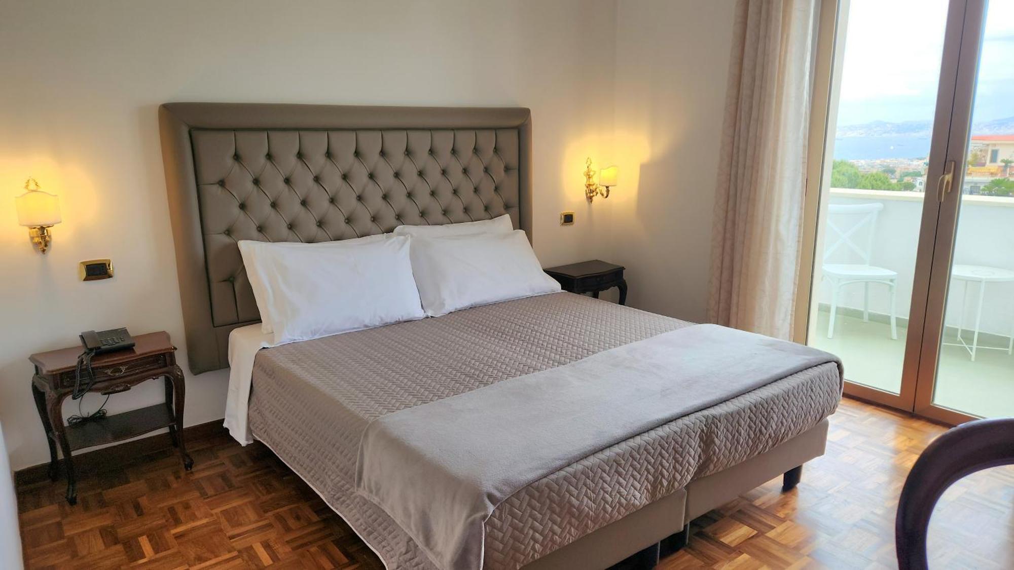 Hotel Sakura Torre del Greco Exteriör bild